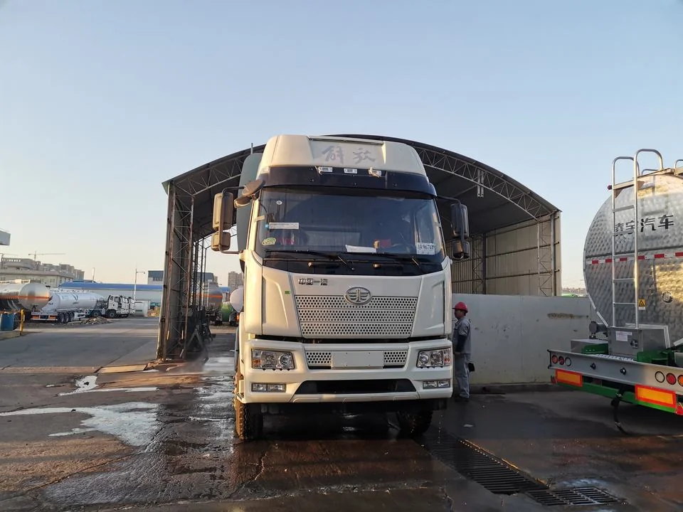 Bulk Animal Feed Transport Truck for Poultry Farms