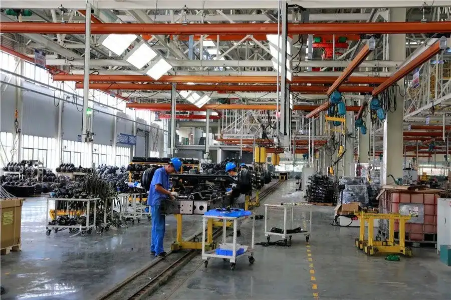 Automated manufacturing process for feed truck components