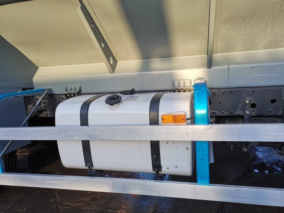 15 Ton Self-Loading Bulk Feed Truck for Grain Hauling