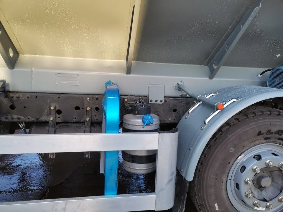 15 Ton Self-Loading Bulk Feed Truck for Grain Hauling